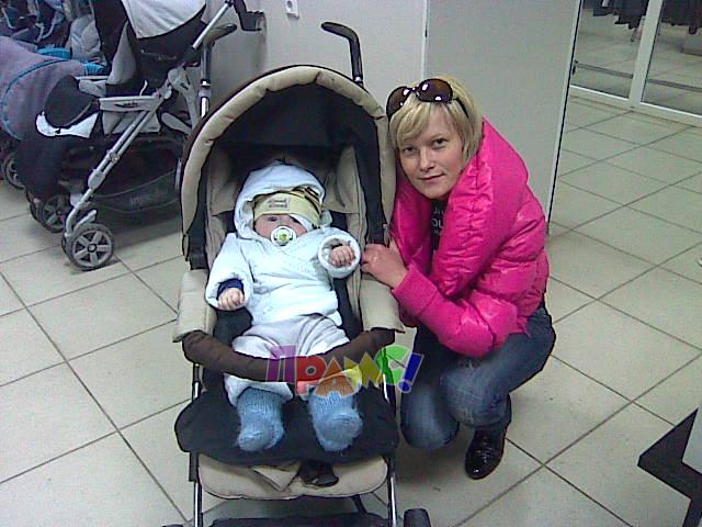 Мама Ирина и сын Никитушка в коляске Bretix. 